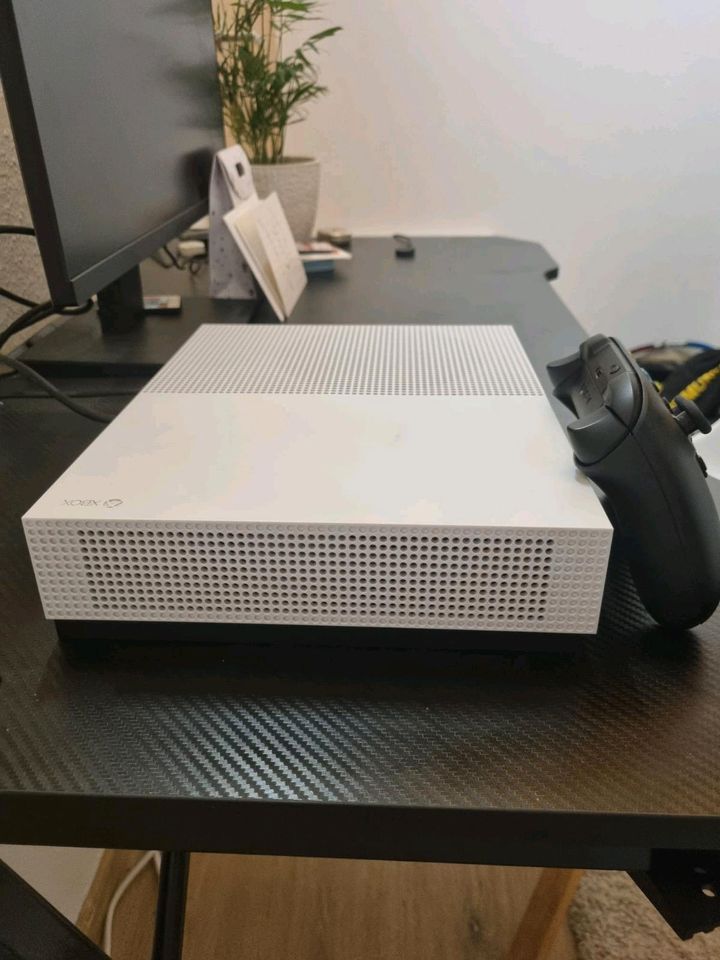 X Box mit  Controller abzugeben in Neustadt (Wied)