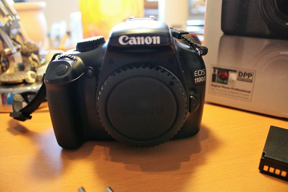 Canon EOS 1100D-Body mit umfangreichem Zubehör in Tröndel