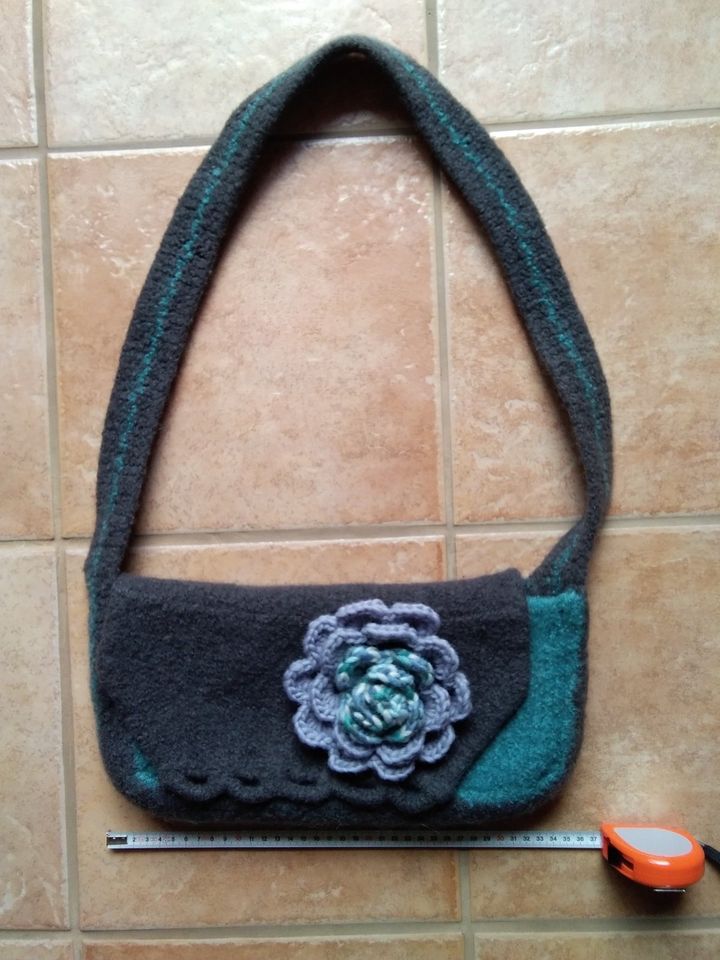 Handtasche aus Strickfilz in Duisburg