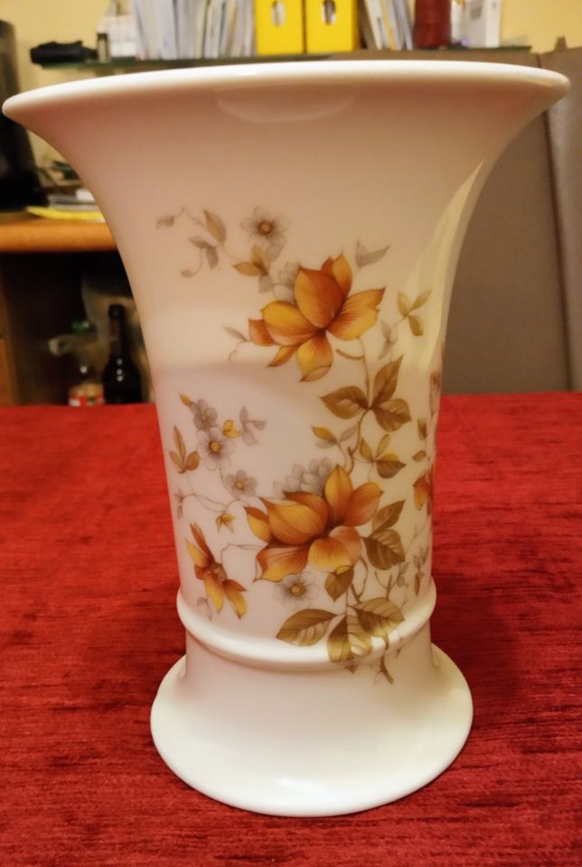 Vase Heinrich Porzellan florales Design in Bingen