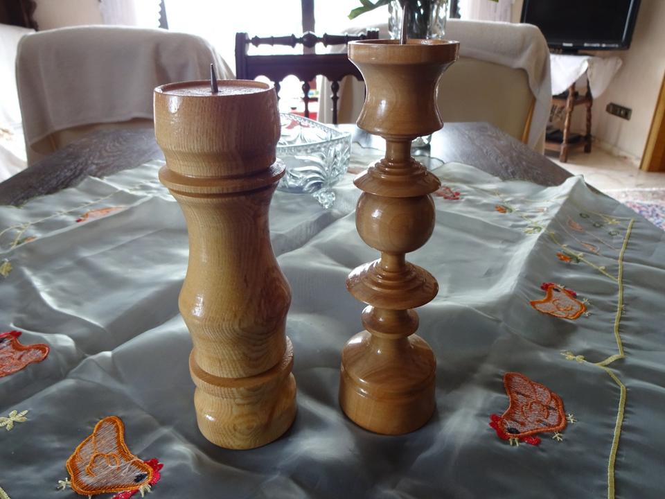2 gedrechselte Kerzenständer aus Holz NEU 24 und 22 cm hoch in Gunderath