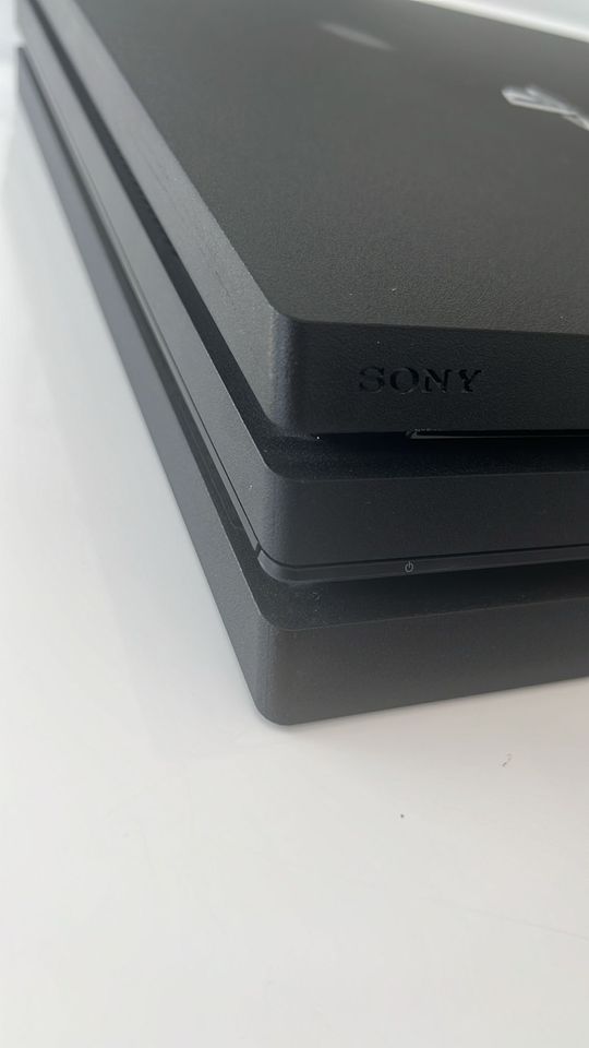 Sony PlayStation 4 Pro 1 TB PS4+6 Spiele+2 Controller in Emsdetten