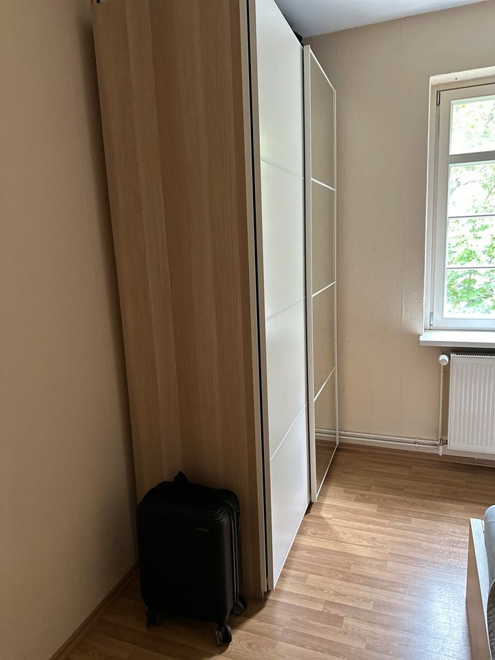 Kleiderschrank mit Spiegeltür 65 x 235 x 150 in Darmstadt