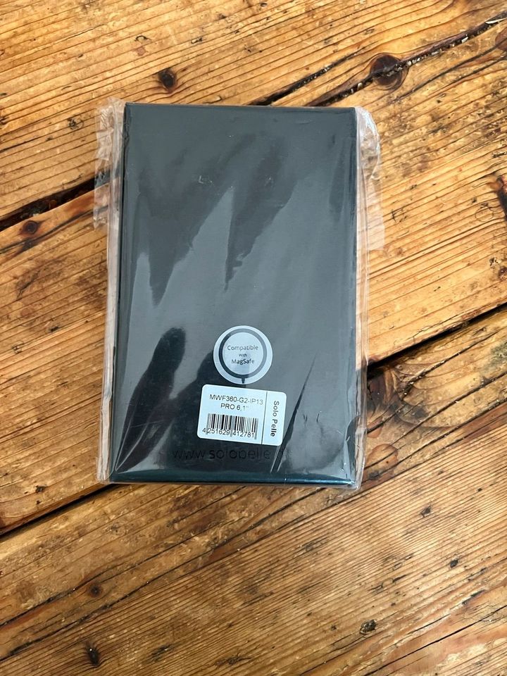 Handy Hülle Solo Pelle neu Tasche iPhone 13 Pro Leder in Gleichen