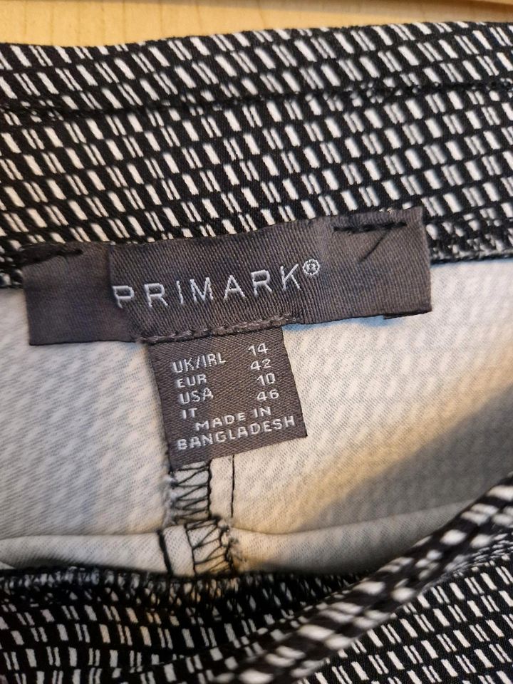 Schwarz/weiße Hose Gr.42 Primark in Extertal