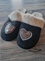 Hausschuhe Damen Herz Glitzer C&A Gr.40-41 Nordrhein-Westfalen - Dörentrup Vorschau