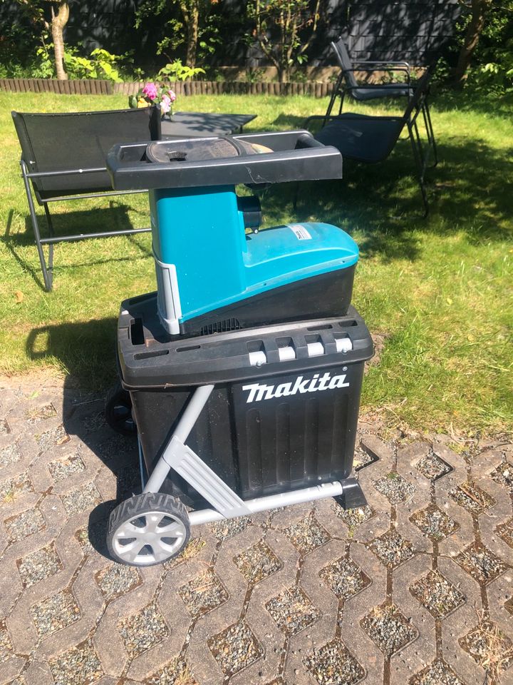 Makita Elektro  häcksler Schreder Garten UD 2500 in Bremen