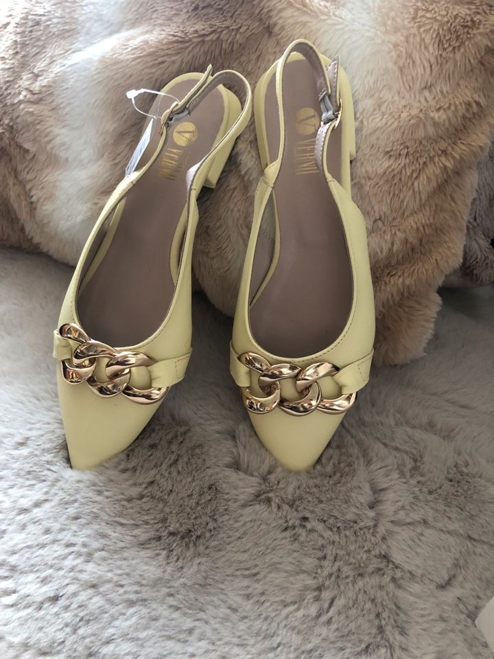 D Schuhe , neu Gr 39 Nappaleder , Farbe Vanille ❣️❣️❣️ in Bremerhaven