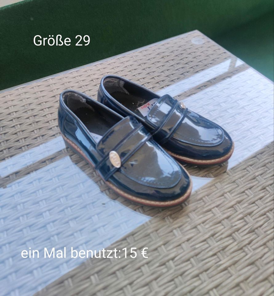 Kinder Schuhen mit verschiedenen Größe zu verkaufen in Berlin