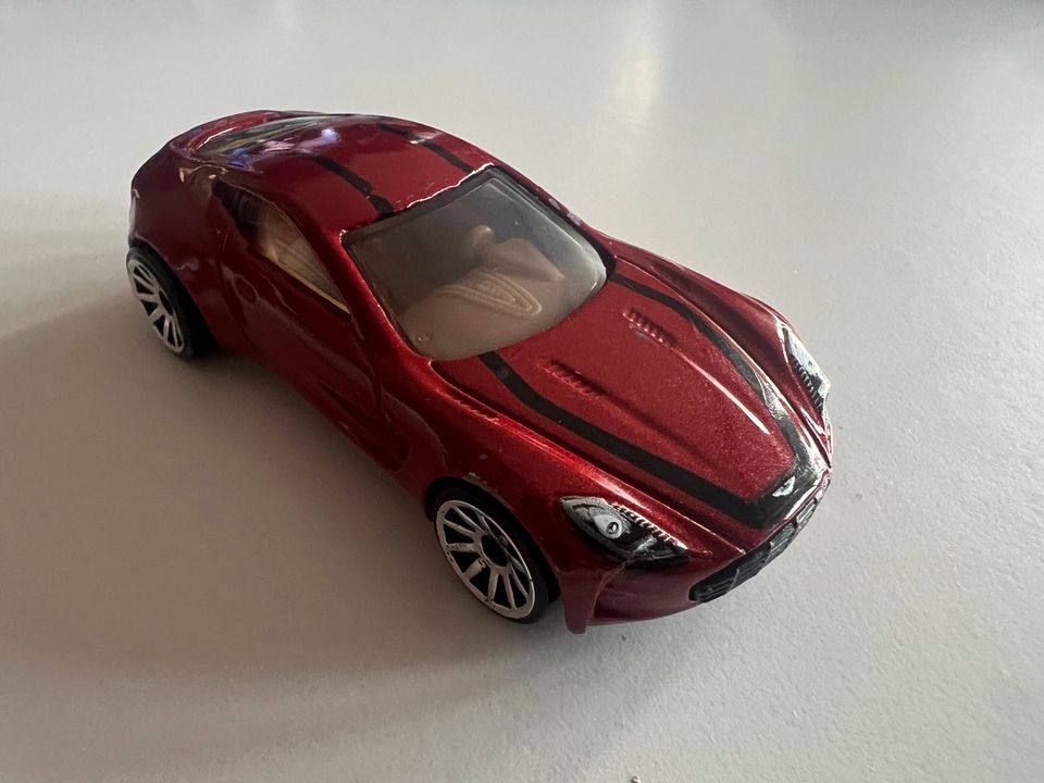 Hot Wheels Aston - Martin One -77 in Reinhardshagen