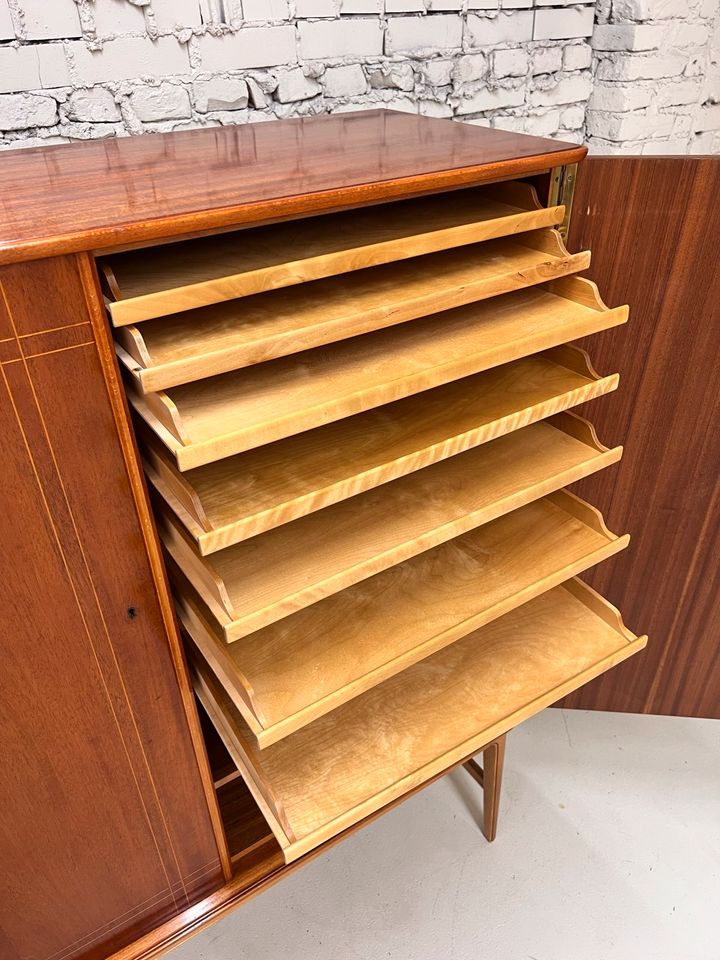 Kleiderschrank / Geschirrschrank mit Lieferung: 40er/50er Schweden Vintage Antik Wohnzimmerschrank Wäscheschrank Schubladen Teak Mid Century Design rar selten in Berlin