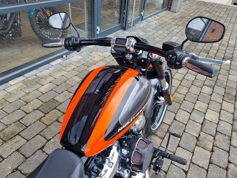 Harley-Davidson Breakout FXBRS 114 Custombike TOP in Bielefeld