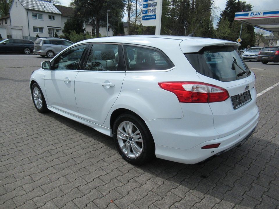 Ford Focus Turnier Titanium ST-Line Zahnriem-Wapu NEU in Hennef (Sieg)