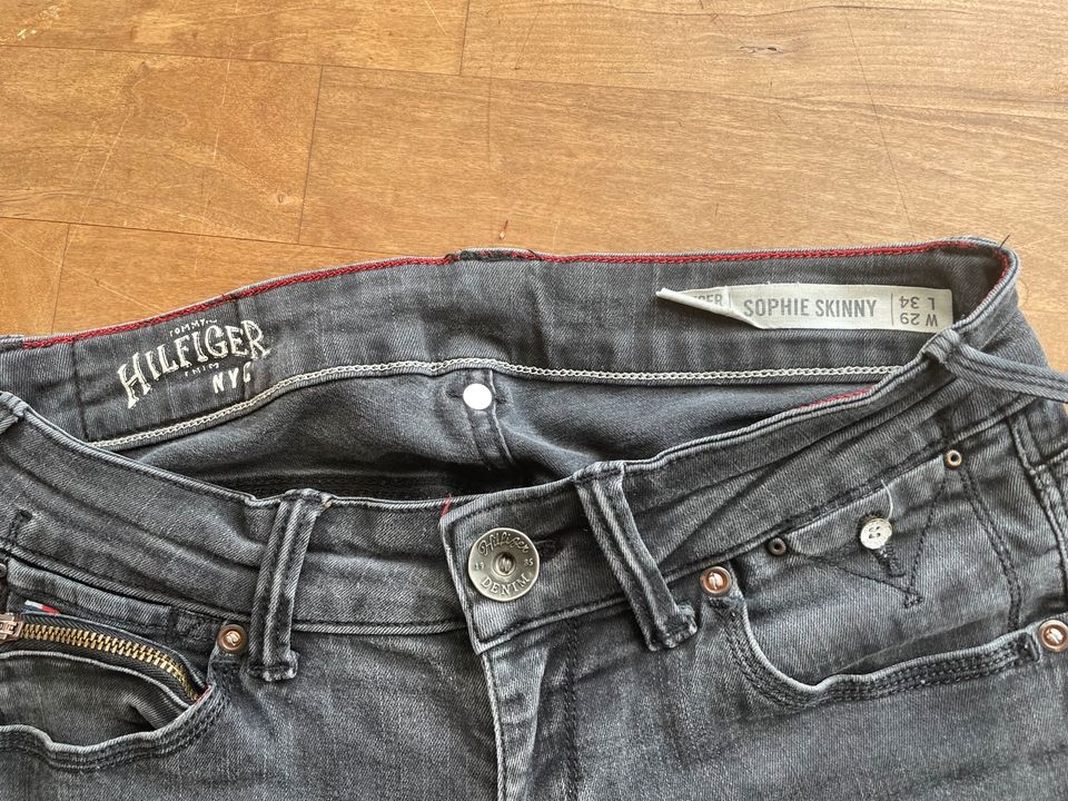 3 Jeans 2x Hilfiger 1x G Star in Arnsberg