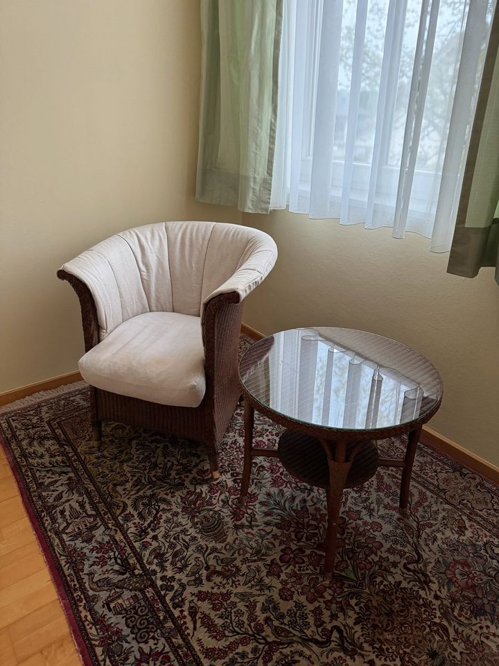 Accente - Das Original Stuhl mit Beistelltisch in Pleiskirchen