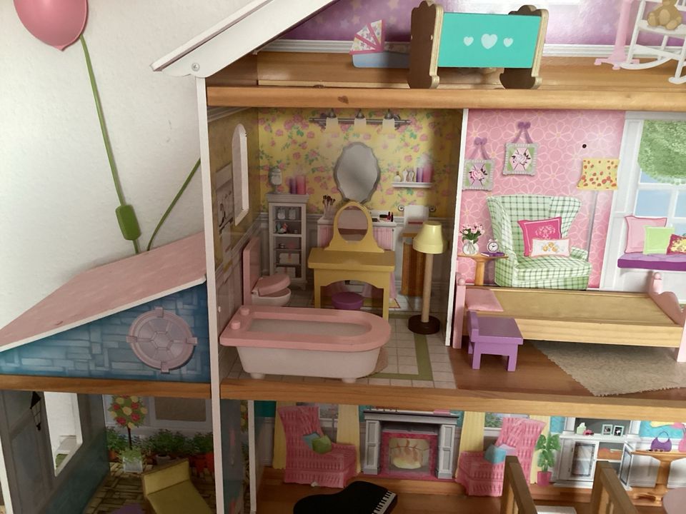Kidkraft Puppenhaus aus Holz, Holzspielzeug in Harrislee