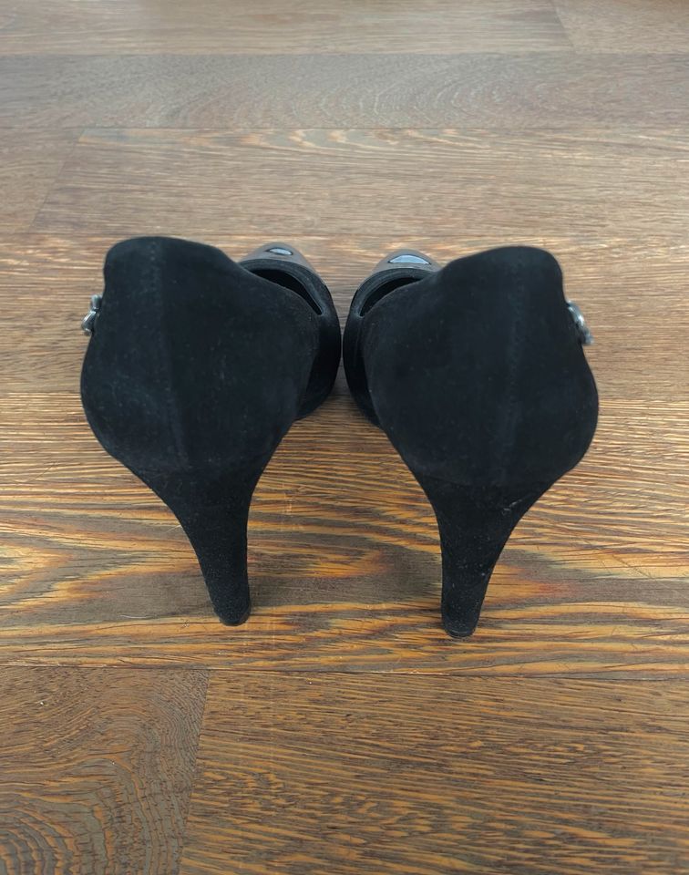 Chanel, schwarze suede Pumps, Gr. 38.5 in München