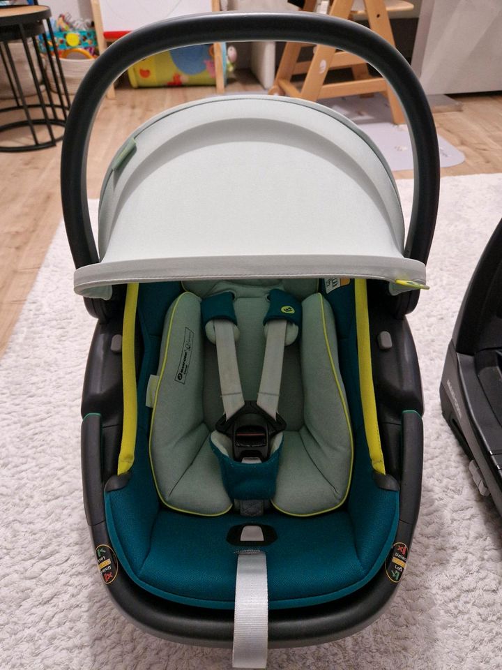 Maxi Cosi Babyschale Coral mit Isofix Family Fix3 in Würzburg