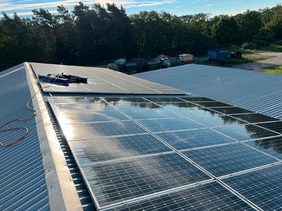 Reinigung von Photovoltaik - Solarmodulen in Neuruppin
