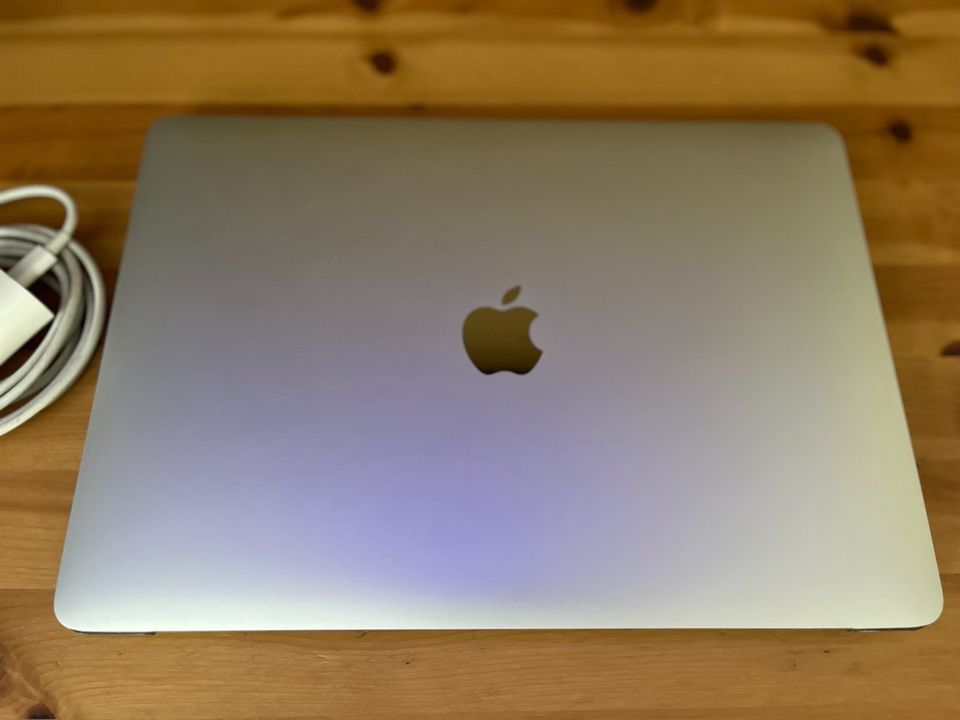APPLE MacBook Air 13 Retina i5 1,1 GHz 8 GB Silber in Wanzleben