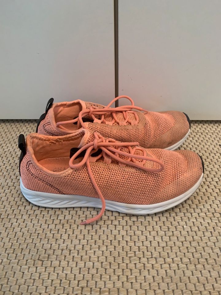 Sneaker/ Turnschuhe/ Wanderschuhe Gr 37 ab 5-16 Euro in Hamburg