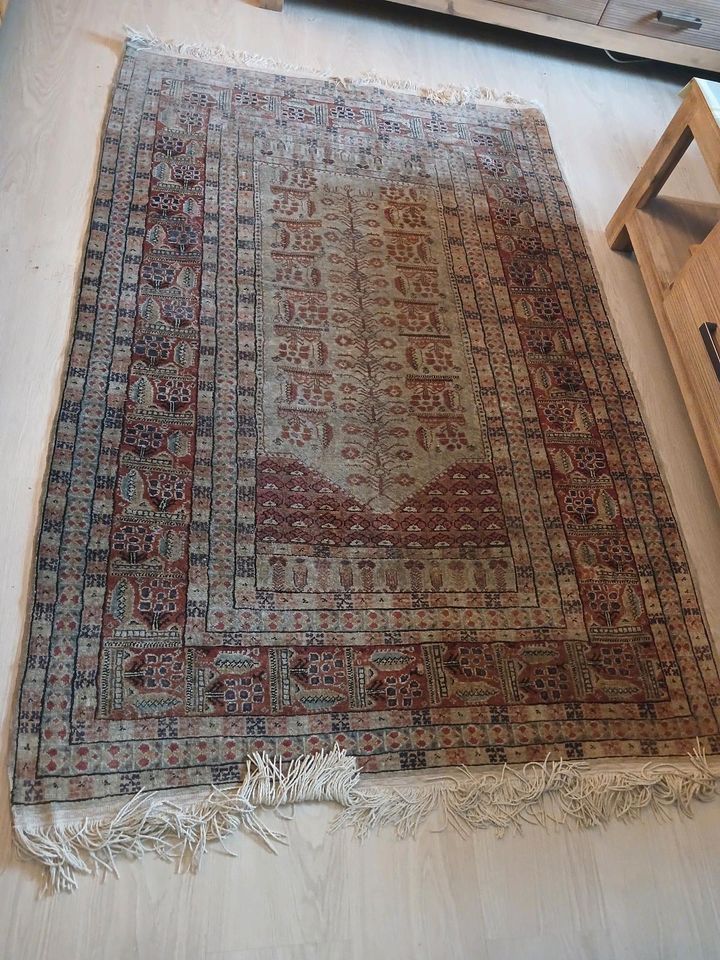 Original Handgeknüpfter Teppich Seide in Herne