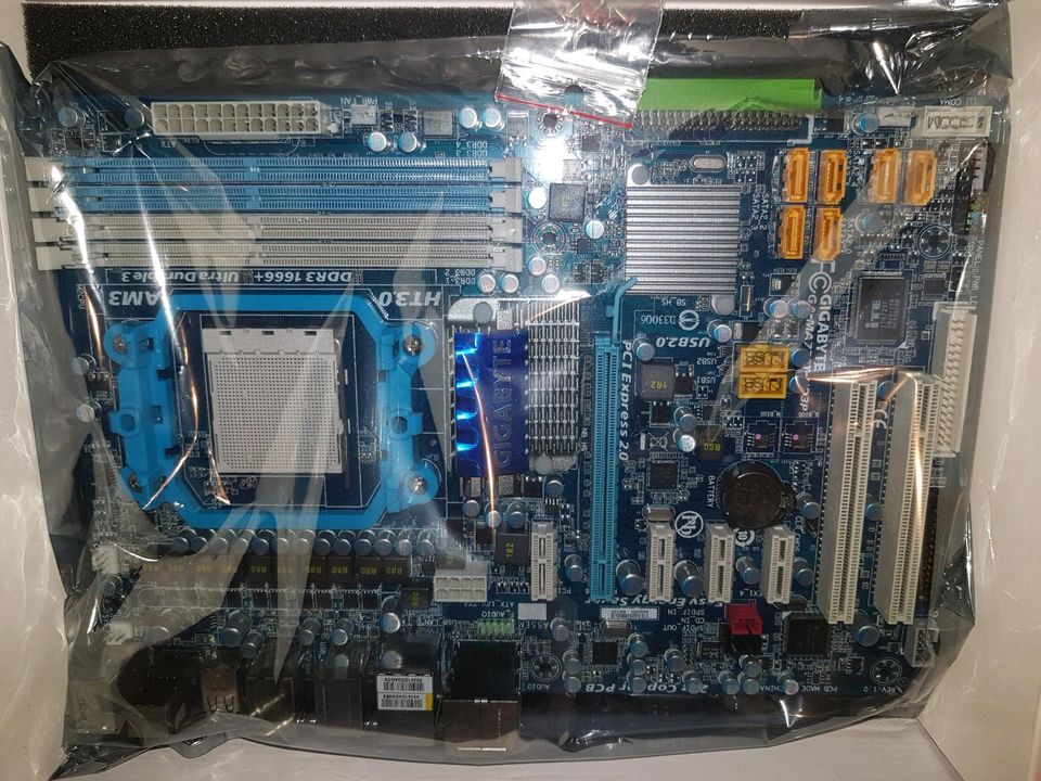 Gigabyte MA770T-UD3P Atx AM3 Mainboard / Motherboard in Reichersbeuern