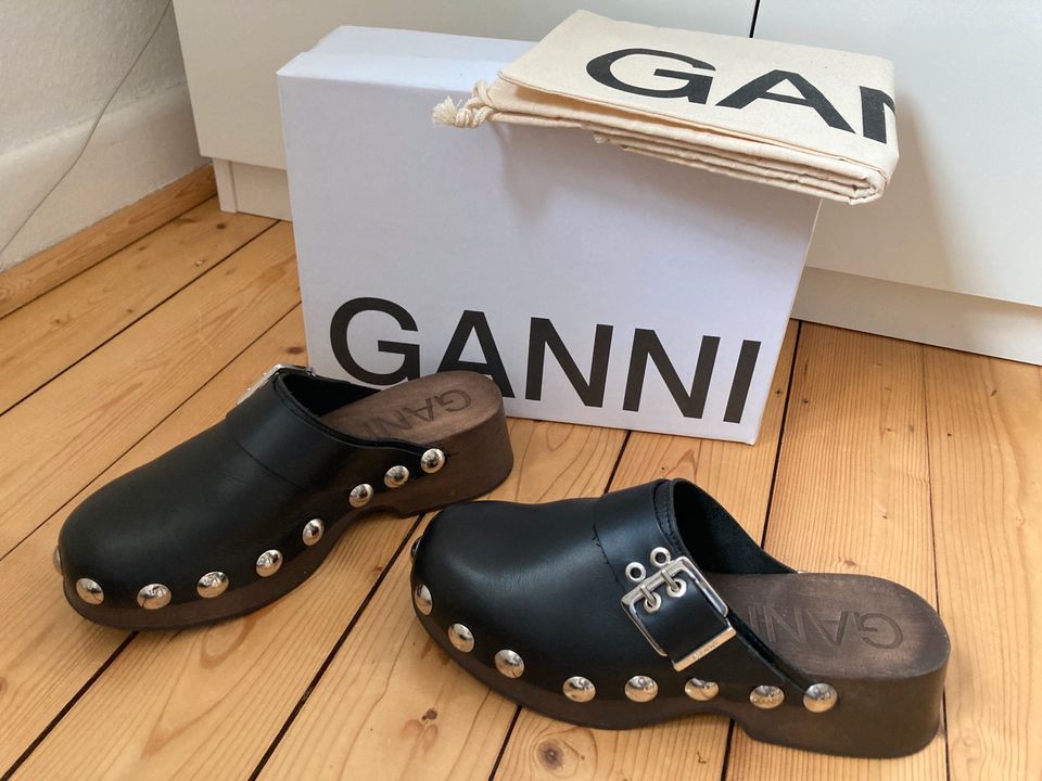 Ganni Clogs Pantoletten Mules Nieten Leder Holz Gr. 40 schwarz in Bielefeld