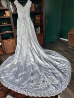 Brautkleid Hochzeitskleid Prinzessin Gr.L Stickerei langeSchleppe Nordrhein-Westfalen - Fröndenberg (Ruhr) Vorschau