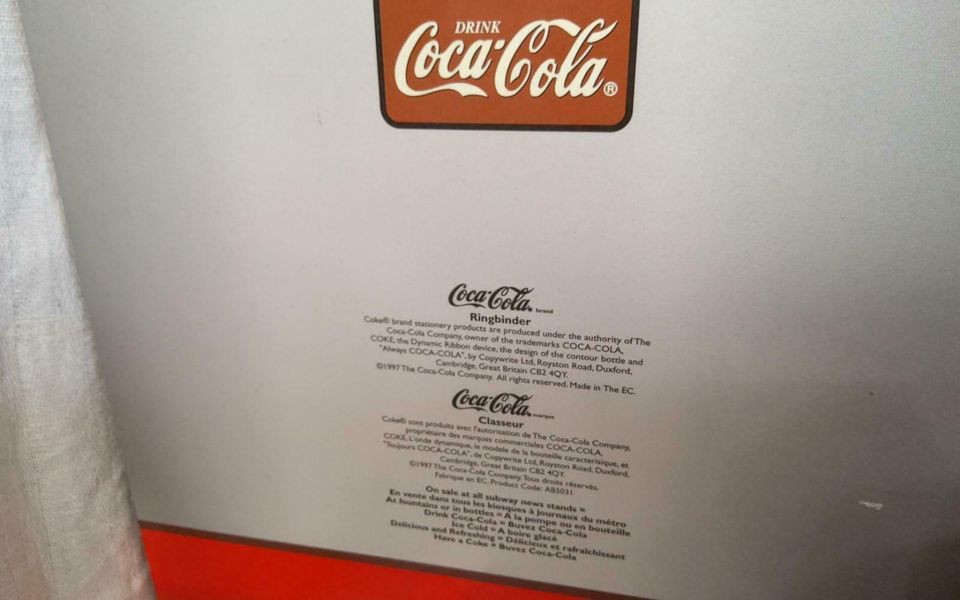 Sammler Coca Cola Matroschka defekt u. Retroringbuch in Berkenthin