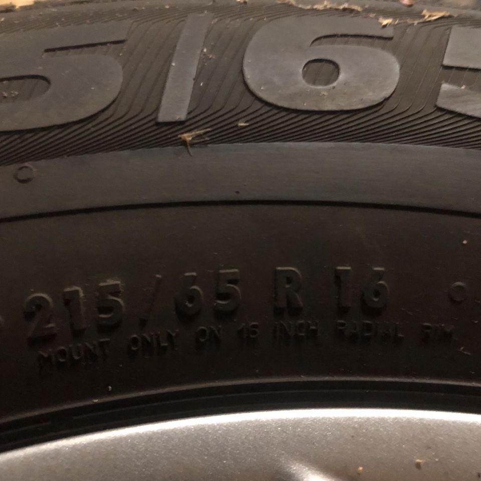 Alufelgen mit 215/65 R15 in Schiffdorf