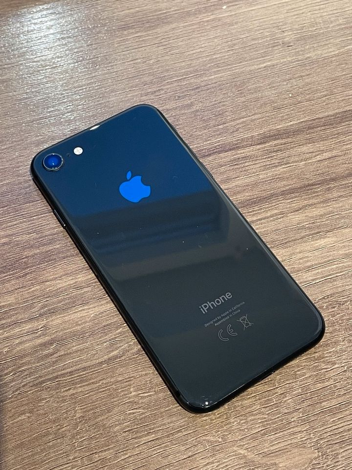 Apple iPhone 8 64GB black/schwarz OVP in Halver