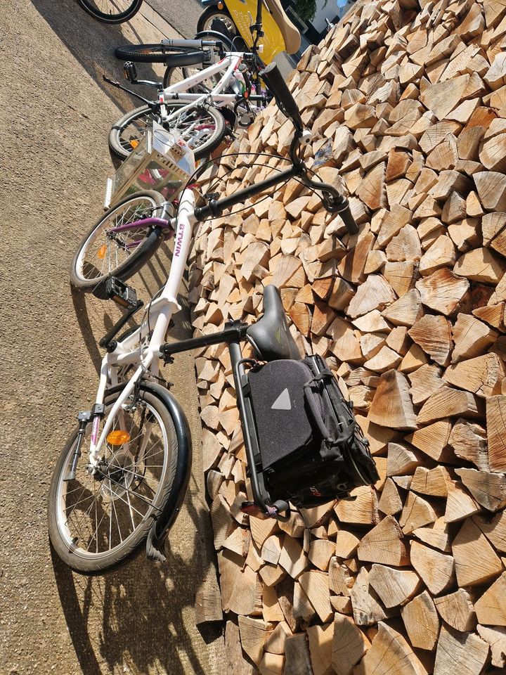 Klapprad fahrrad mit Gepäckträger und Tasche in Gönnheim