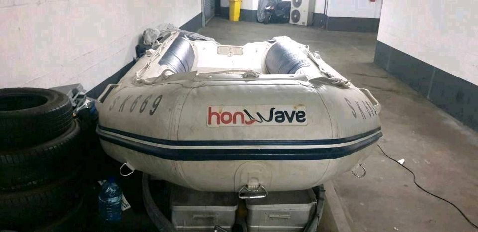 Hochwertige Honda Honwave 380 Schlauchboot mit 20 PS Motor in Stuttgart