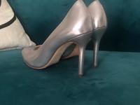 Högl peep toe High Heels nagelneu und ungetragen 39 silber Sachsen - Kubschütz Vorschau