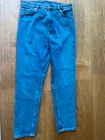 Neuwertige Monki-Jeans, Größe 30 Düsseldorf - Benrath Vorschau
