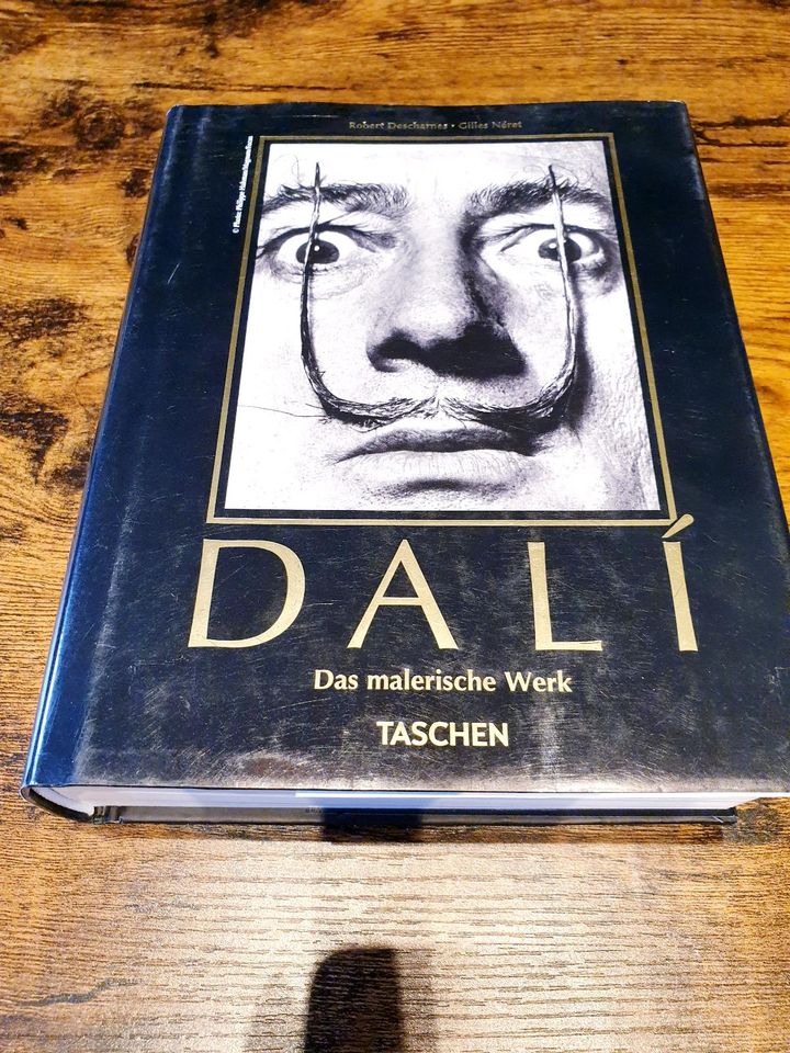 Bücher über S. Dali in Ostseebad Binz