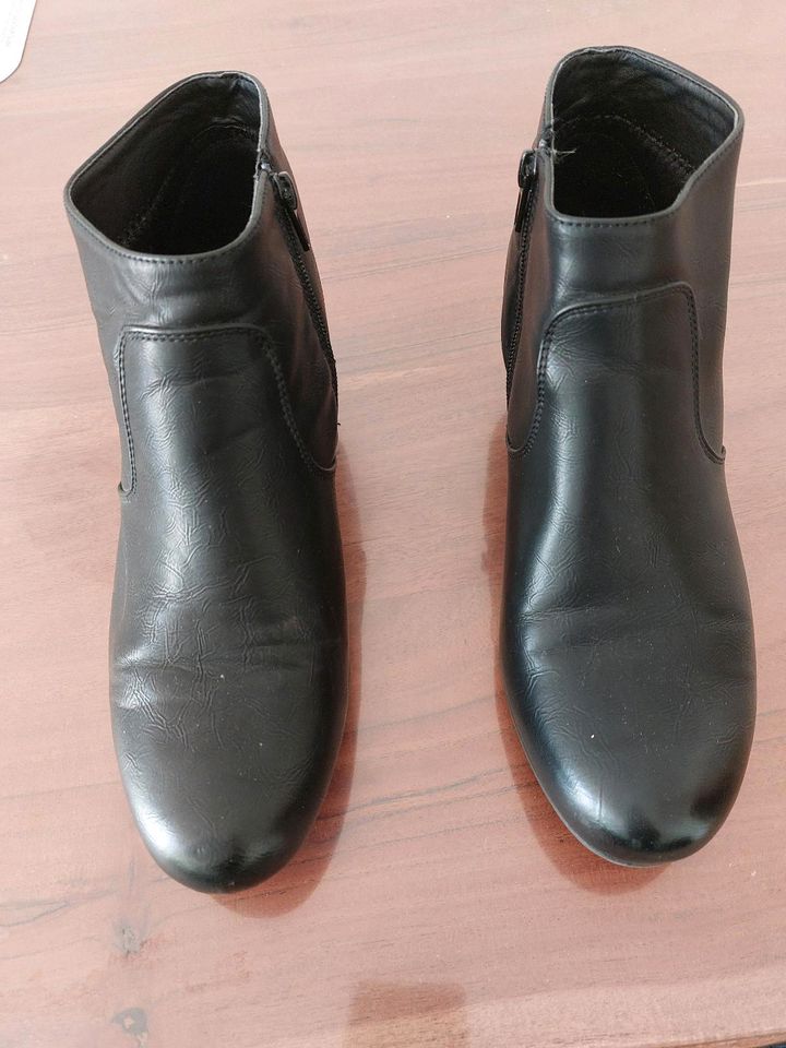 Damen Schuh Stiefelette Gr. 42 schwarz in Winterbach