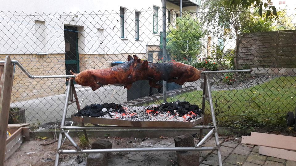 Spanferkel  Grill mieten in Leipzig