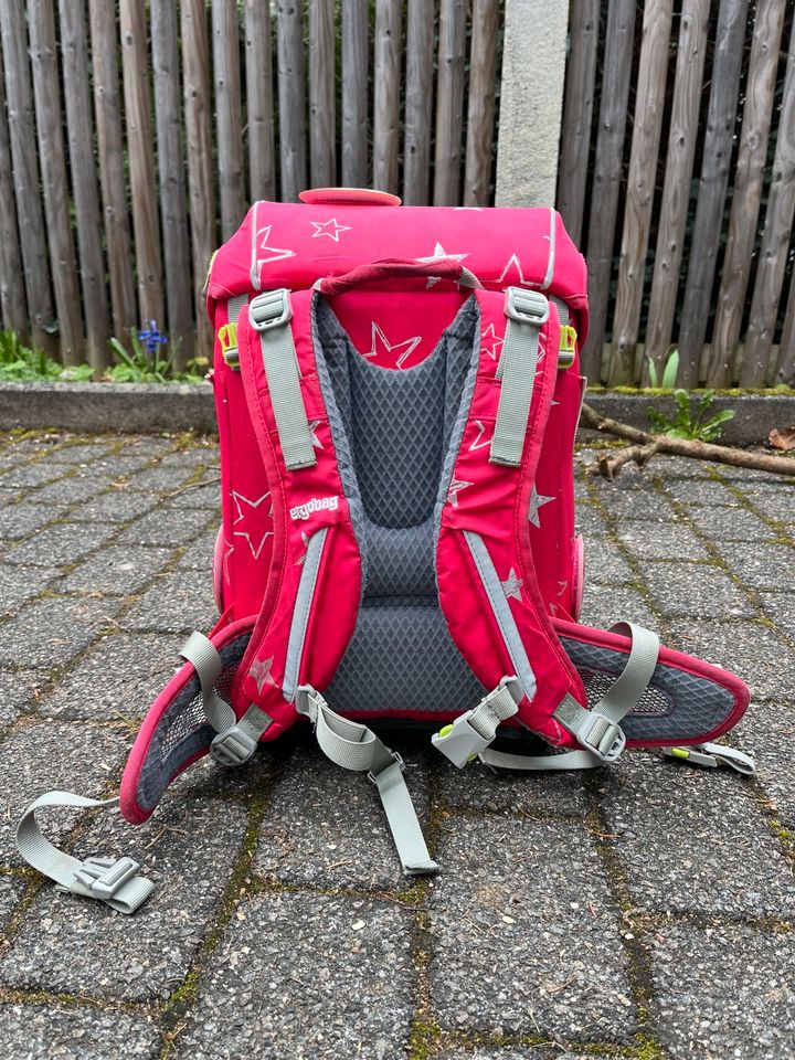 Schulranzen ergobag mit Zubehör in München