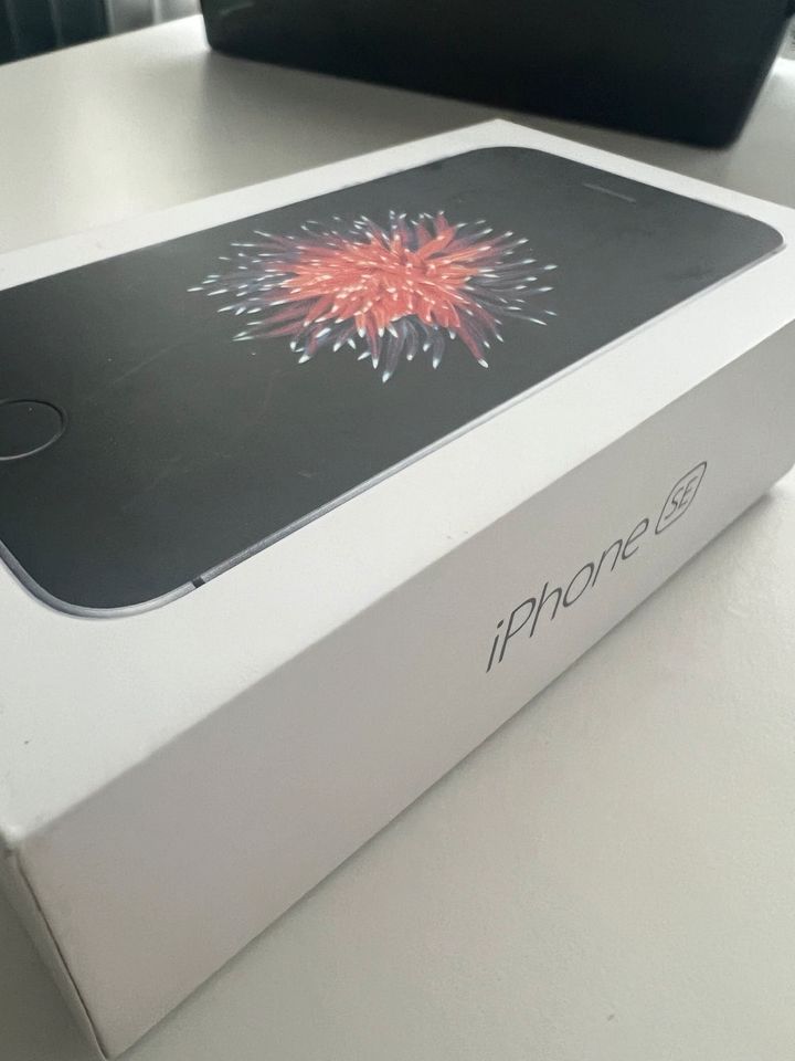 IPhone SE Space Gray 64 GB in Homburg