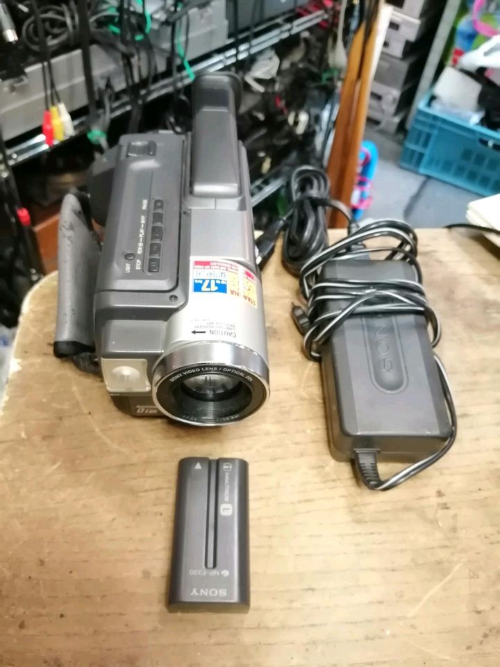 SONY CCD-TRV59E, Videocamera mit Zubehör, Hi8 und Video 8!! in Berlin