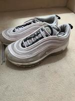 Nikeschuhe Nike Damen Mädchen Sportschuhe 38 Nordrhein-Westfalen - Gladbeck Vorschau