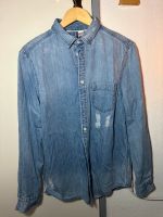 Blaues H&M Divided Ripped Jeanshemd Gr. S Herren Berlin - Charlottenburg Vorschau