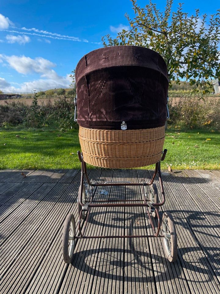 Original Rattan Kinderwagen in Grafschaft