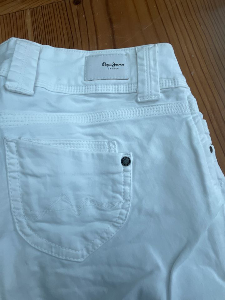 Pepe Jeans, knielang, weiß, low waist, 24, XS in Frankfurt am Main