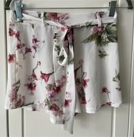 Short/Kurze Hose locker Gr.36/S weiß mit Blumen von Stylebloom Nordrhein-Westfalen - Langerwehe Vorschau