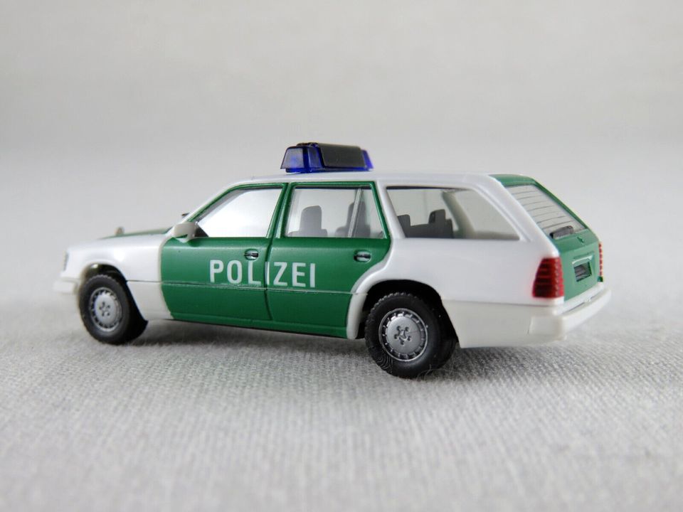 Herpa 042017 Mercedes-Benz E 320 T-Modell (1993) "POLIZEI" 1:87 in Bad Abbach