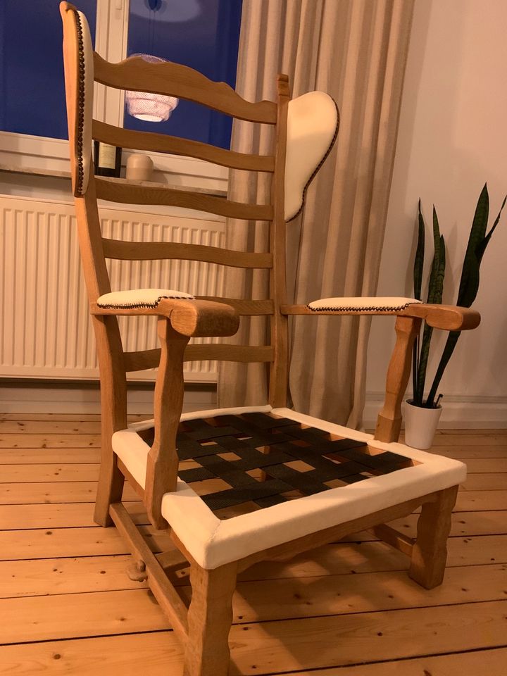robuster vintage Holz Sessel in Kassel