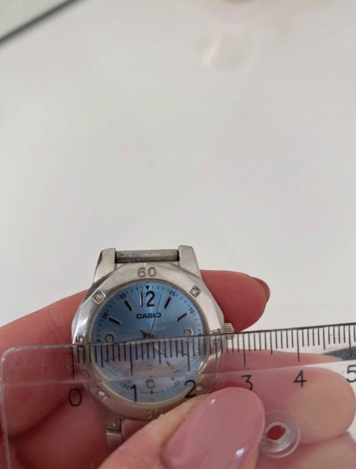 Casio Armbanduhr Silber blau in Blomberg
